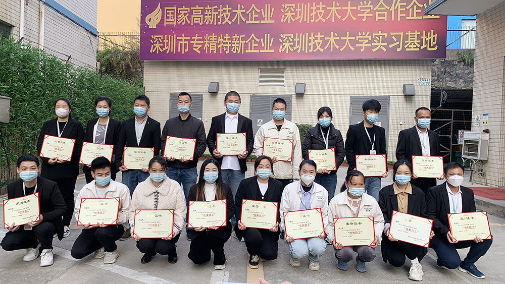 雅香麗化妝用品（深圳）有限公司預祝大家度過一個平安祥和、喜慶歡樂的元旦假期！